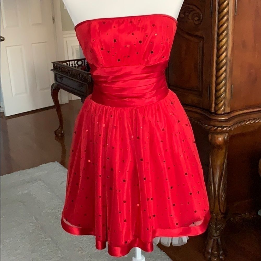 Jessica McClintock red strapless homecoming dress